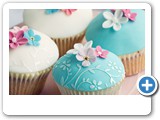 cupcakes with fondant flowers